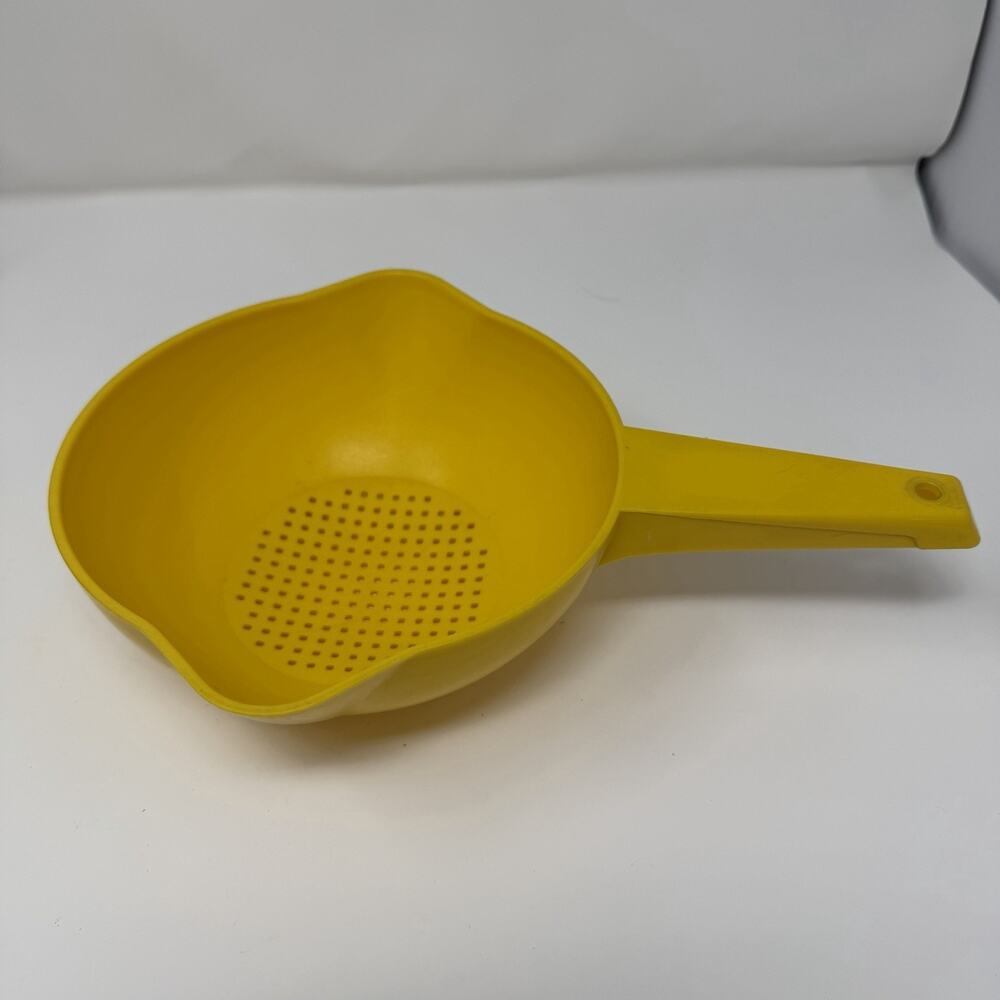 Vintage Tupperware #1200 Yellow 1 Quart Strainer Colander w/Handle Sturdy Strain